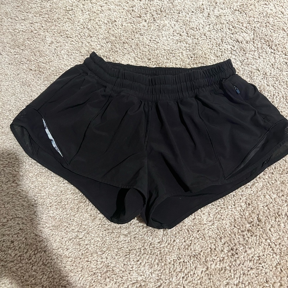 Lululemon mid rise 2.5 inch shorts